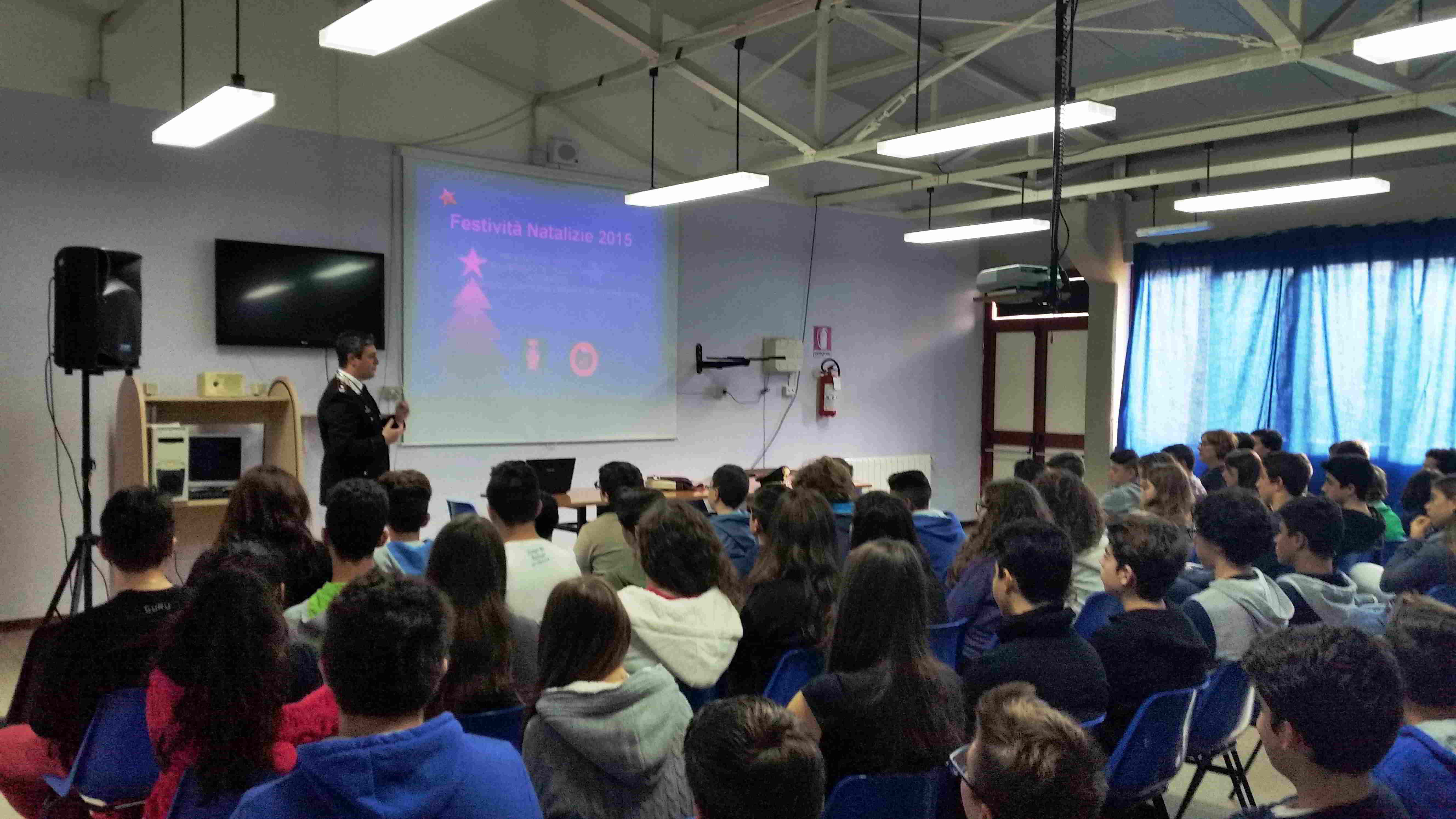 Siracusa, “Usa la testa…non rovinarti la festa!!”: i Carabinieri spiegano agli studenti i pericoli dei “botti” di Capodanno