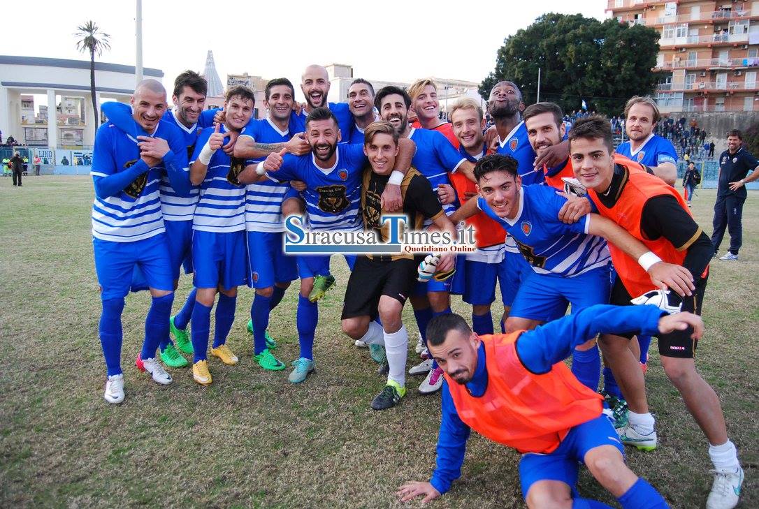 Il Città di Siracusa regola con un secco 2-0 un ostico Rende. Arena e Dezai regalano nella ripresa un successo meritato