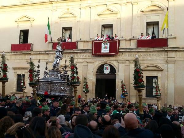 Siracusa abbraccia la sua Santa patrona, iniziano cosi i festeggiamenti in onore di Lucia
