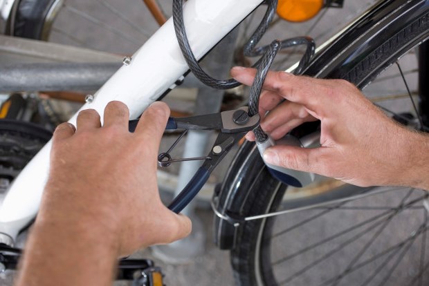 Siracusa, rubano una bicicletta elettrica: arrestate due persone