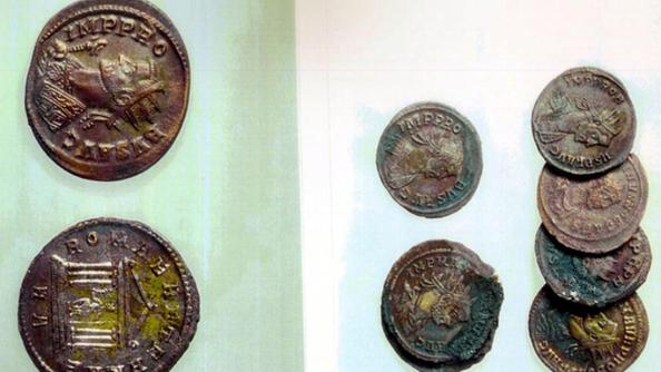 Siracusa, scavi clandestini: Carabinieri sequestrano monete e oggetti in bronzo per un valore di 5 mila euro