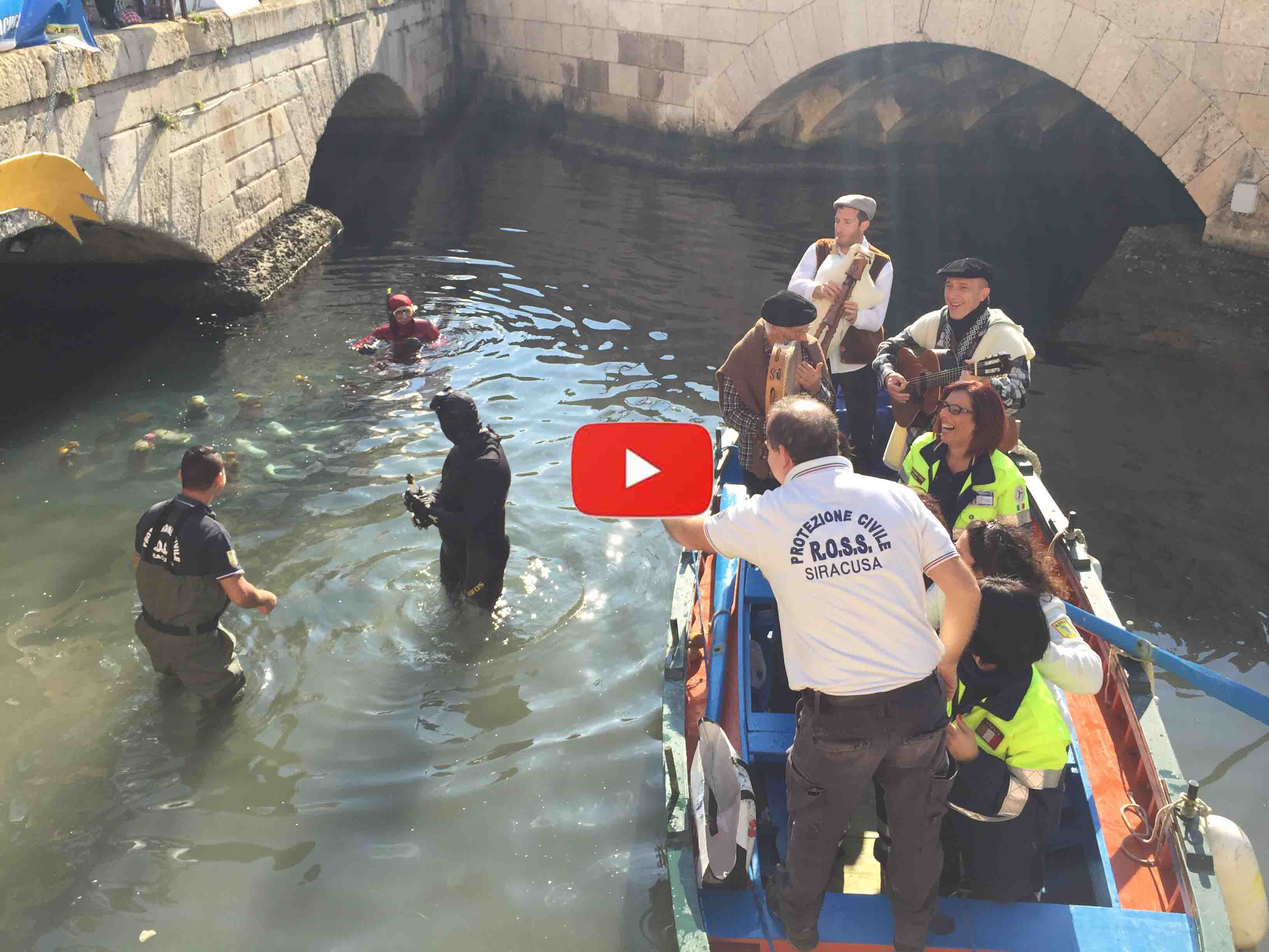 Siracusa. Sotto il ponte umbertino torna il presepe sommerso