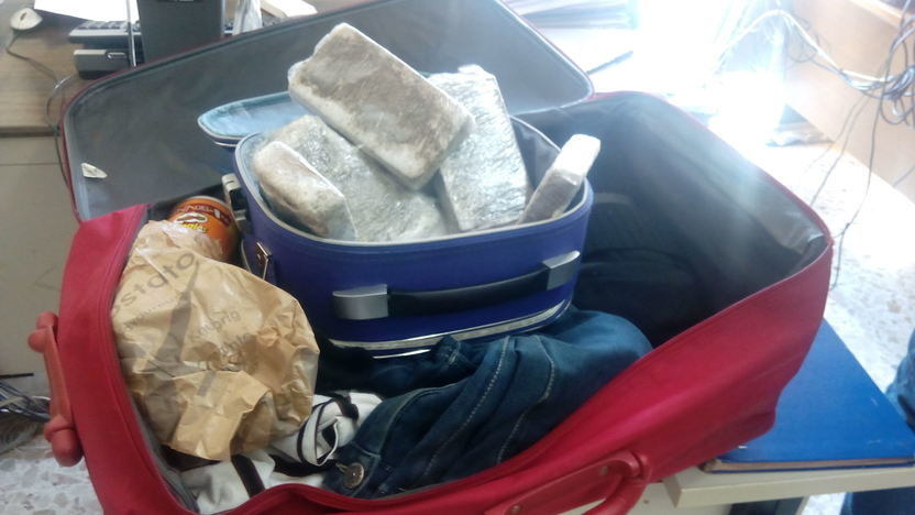 Catania, oltre 2 chili di eroina nella valigia. Arrestato dalla Finanza