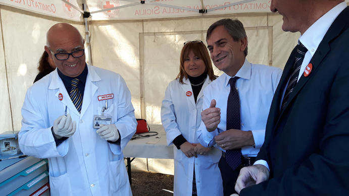 Siracusa, il Prefetto Gradone si sottopone al vaccino durante l’Influ-day