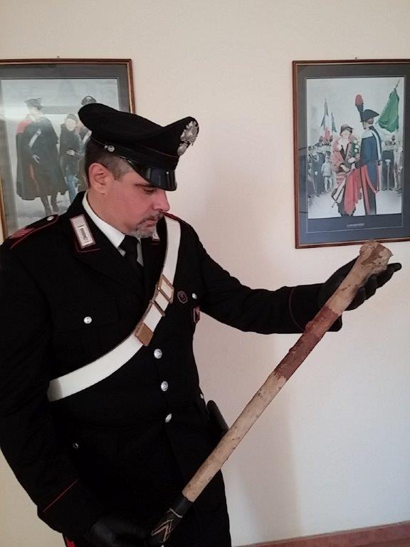 Augusta. Denunciato dai Carabinieri perché minacciava i passanti con un bastone