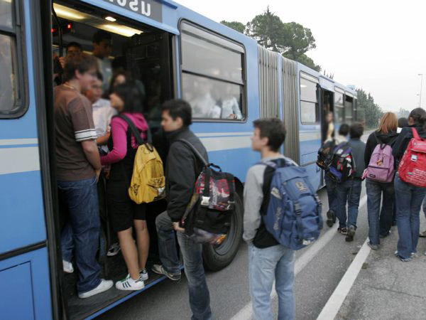 Floridia. Sospesi da gennaio abbonamenti gratuiti Ast per gli studenti pendolari. La lettera aperta di una mamma alle istituzioni