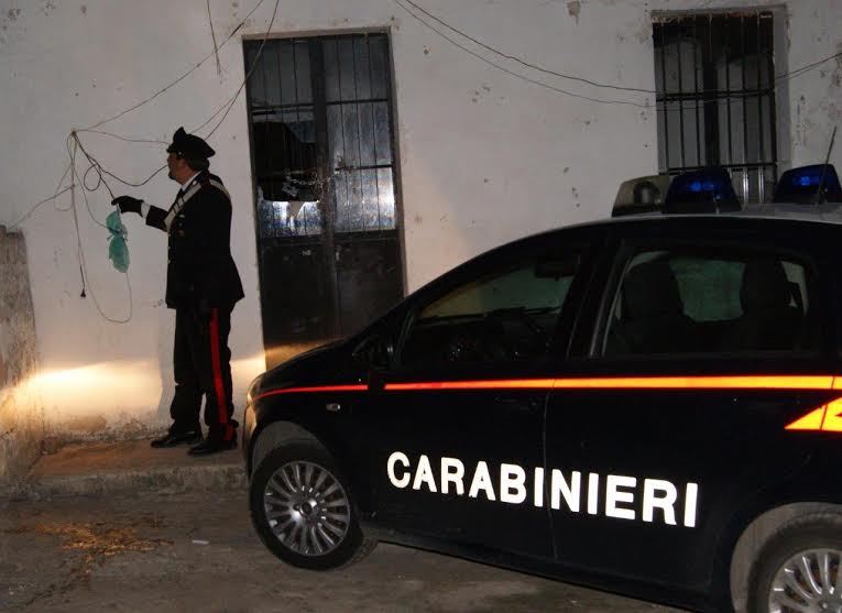Canicattini Bagni, si allaccia abusivamente alla rete elettrica: i carabinieri arrestano un uomo