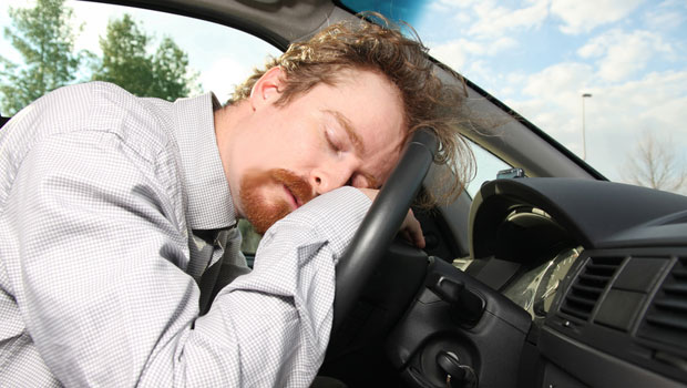 Niente patente di guida per chi soffre di apnee notturne, lo dice la legge