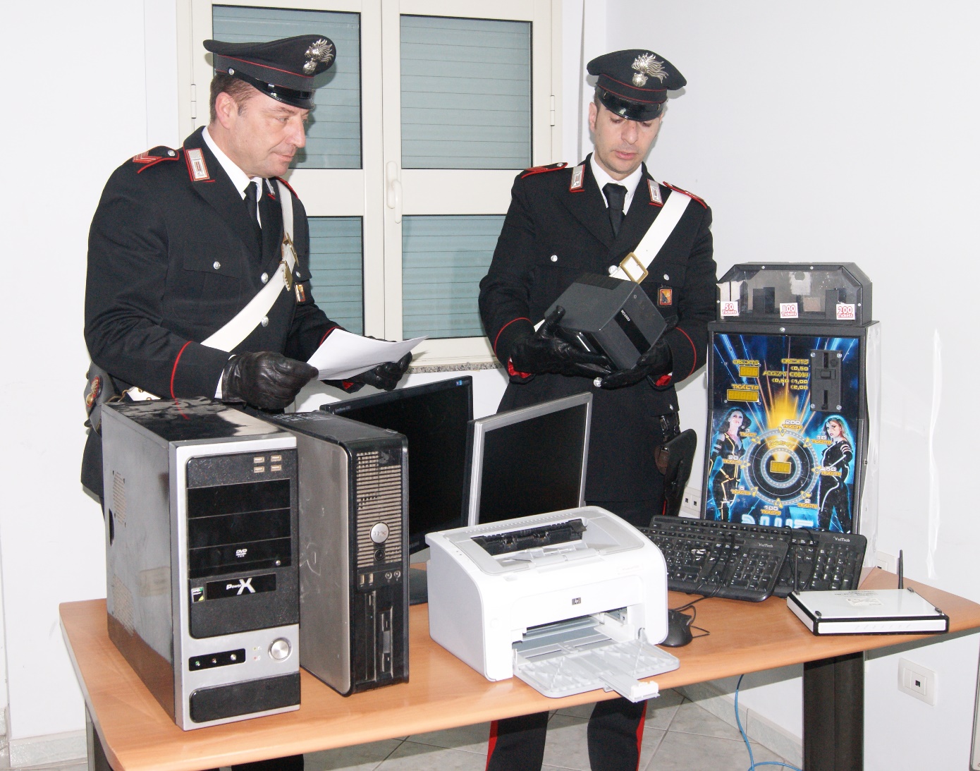 Siracusa. Controlli dei Carabinieri ai “videopoker”: 23.000 euro di contravvenzioni e tre denunce per altrettanti esercenti commerciali