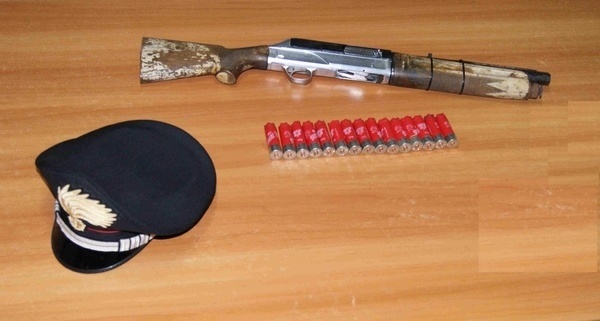 Siracusa. Spara con un fucile a canne mozze per esercitarsi. Arrestato un 38enne pregiudicato dai Carabinieri