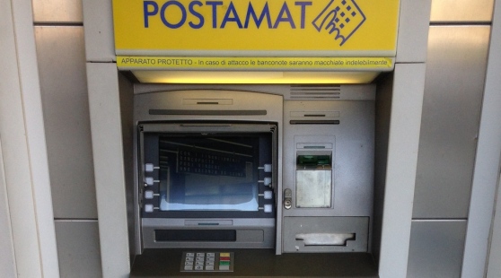 Acireale. Usano un escavatore per portare via il Postamat, 7 persone arrestate dalla Polizia