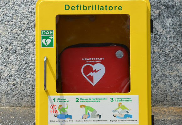 Floridia: donato un defibrillatore alla città e installato in via Ariosto