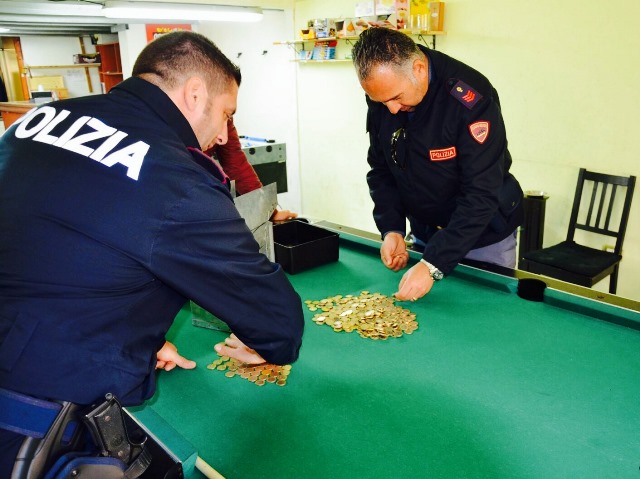 Pachino. Sequestrati macchine da gioco illegali in un circolo culturale