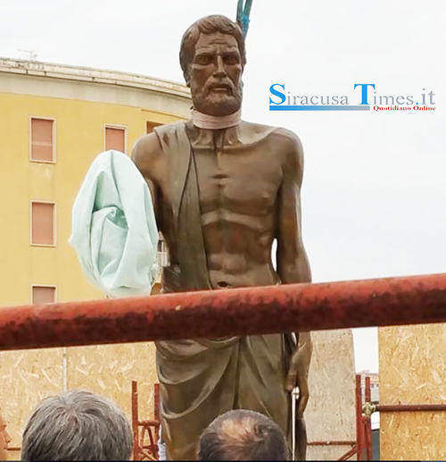 Siracusa: installata la statua di Archimede sul rivellino del Ponte Umbertino