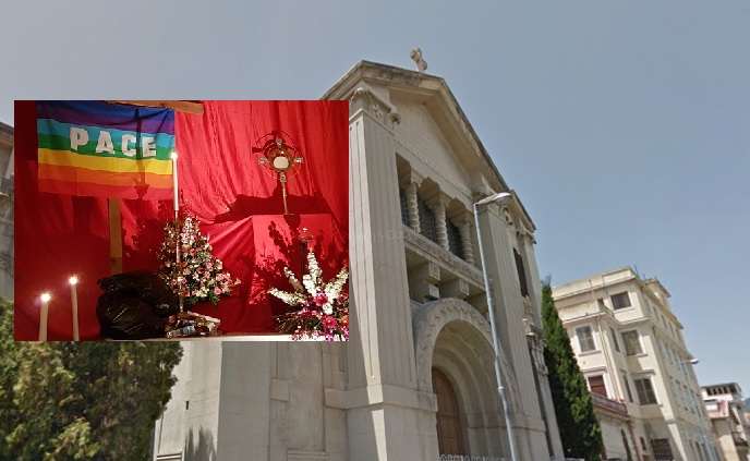 Sicilia, Messina: un sacco di rifiuti posto sull’altare, i fedeli perplessi sul gesto alternativo del prete