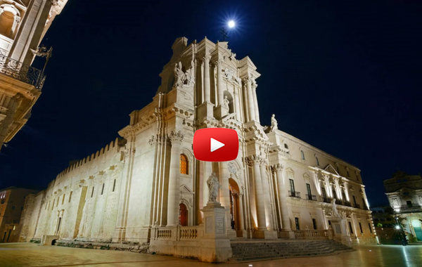 Siracusa: “Luna crescente dietro la Cattedrale”. Lo spettacolare timelapse del fotografo siracusano Dario Giannobile