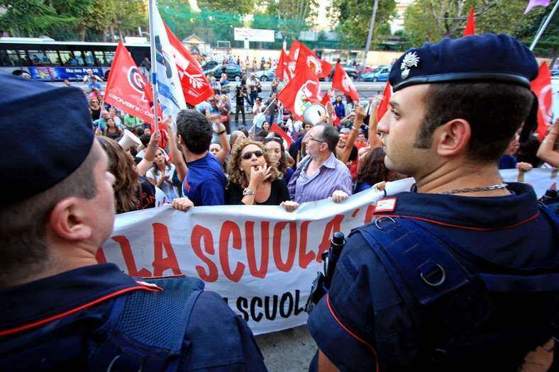Siracusa, manifestazione all’ex Provveditorato agli Studi, Vinciullo: “solidarietà ai precari ingannati dallo Stato”