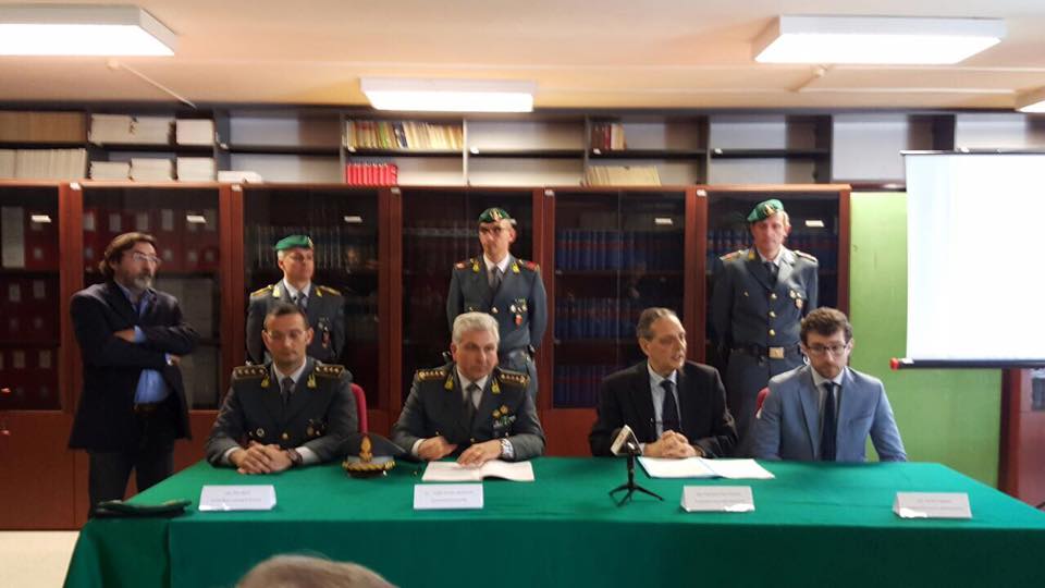 VIDEO. Siracusa, operazione “Walking Card” della Finanza: sgominata banda specializzata nel clonare carte di credito