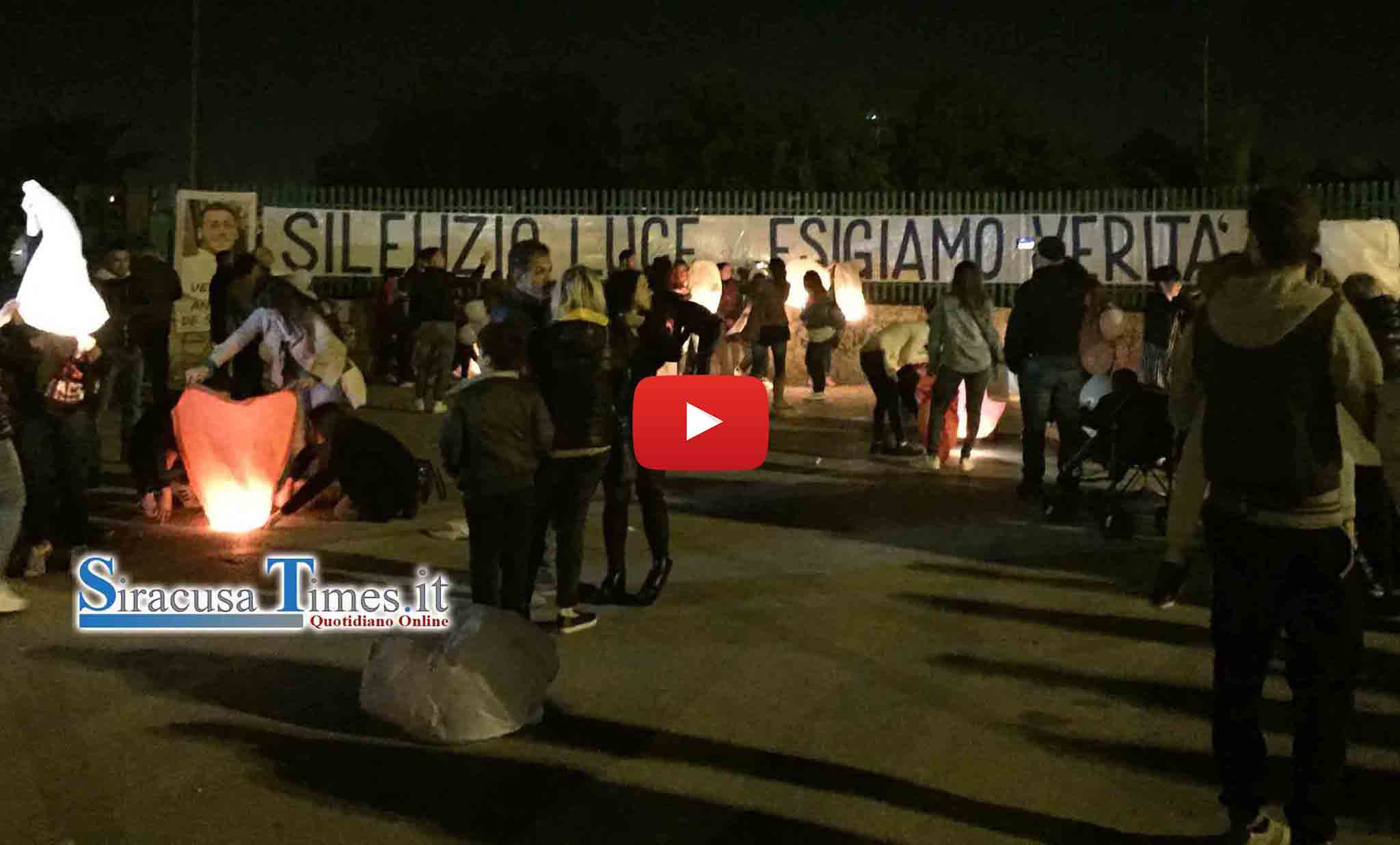 Siracusa. “Silenzio, luce… esigiamo verità!”, questo lo slogan della fiaccolata di ieri per ricordare Angelo De Simone