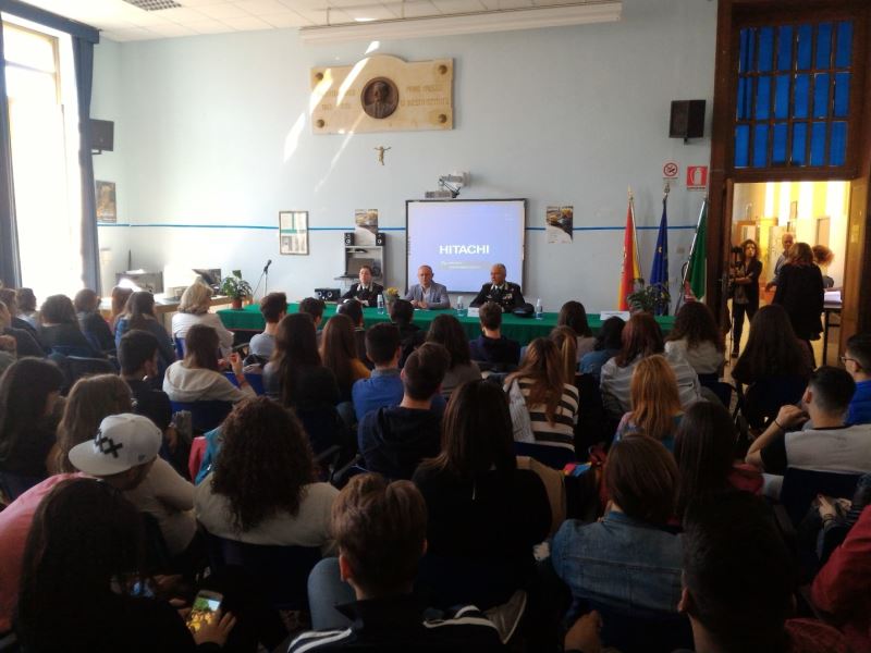 Siracusa. Il comandante provinciale dei Carabinieri incontra gli alunni dell’istituto “Rizza”