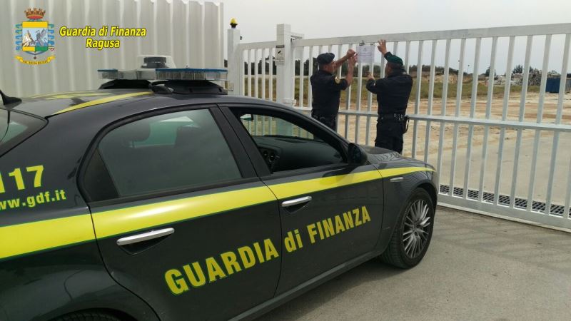 Ragusa. Sequestrata un’azienda di “recupero plastica” e una cava di sabbia dismessa, per reati ambientali