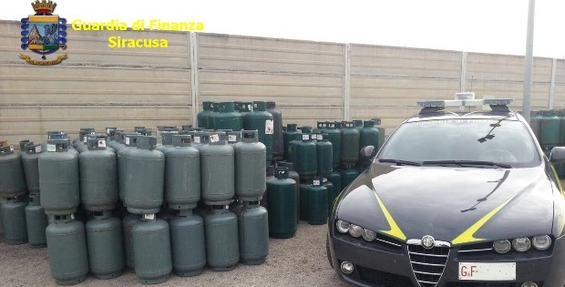 Augusta, deposito abusivo di bombole: sequestrati 800 chili di Gpl