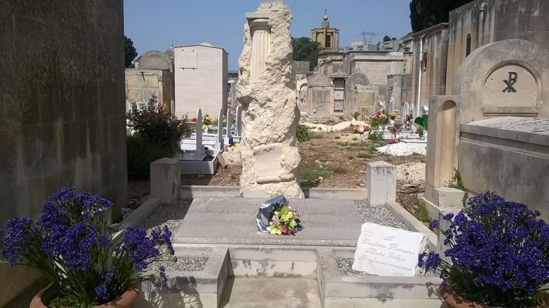 Siracusa. Omaggio floreale, questa mattina, alla tomba della Reimann nel giorno dell’anniversario della morte