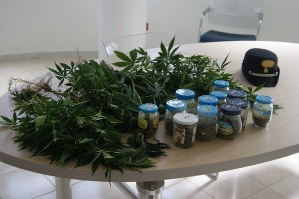 Carlentini, coltivazione e spaccio di marijuana: arrestato 57enne dai Carabinieri