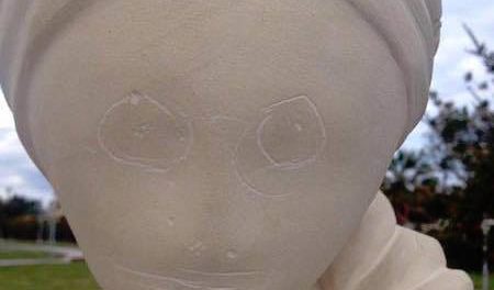 statua_freud_vandali siracusa times