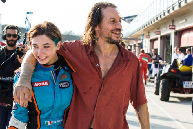 “Veloce come il vento”: quel buon cinema italiano che non ti aspetti