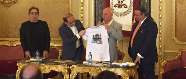 Giuseppe_Stagnitta(curatore)_Corrado_Bonfanti(Sindaco)_Gianni_Filippini(produttore)_GianfrancoRosini(Collezione_Rosini_Gutman))