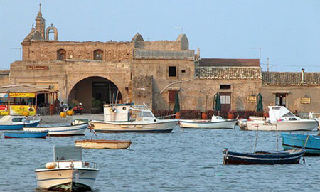 Pachino. Il consiglio comunale decide di salvare le barche dei pescatori di Marzamemi