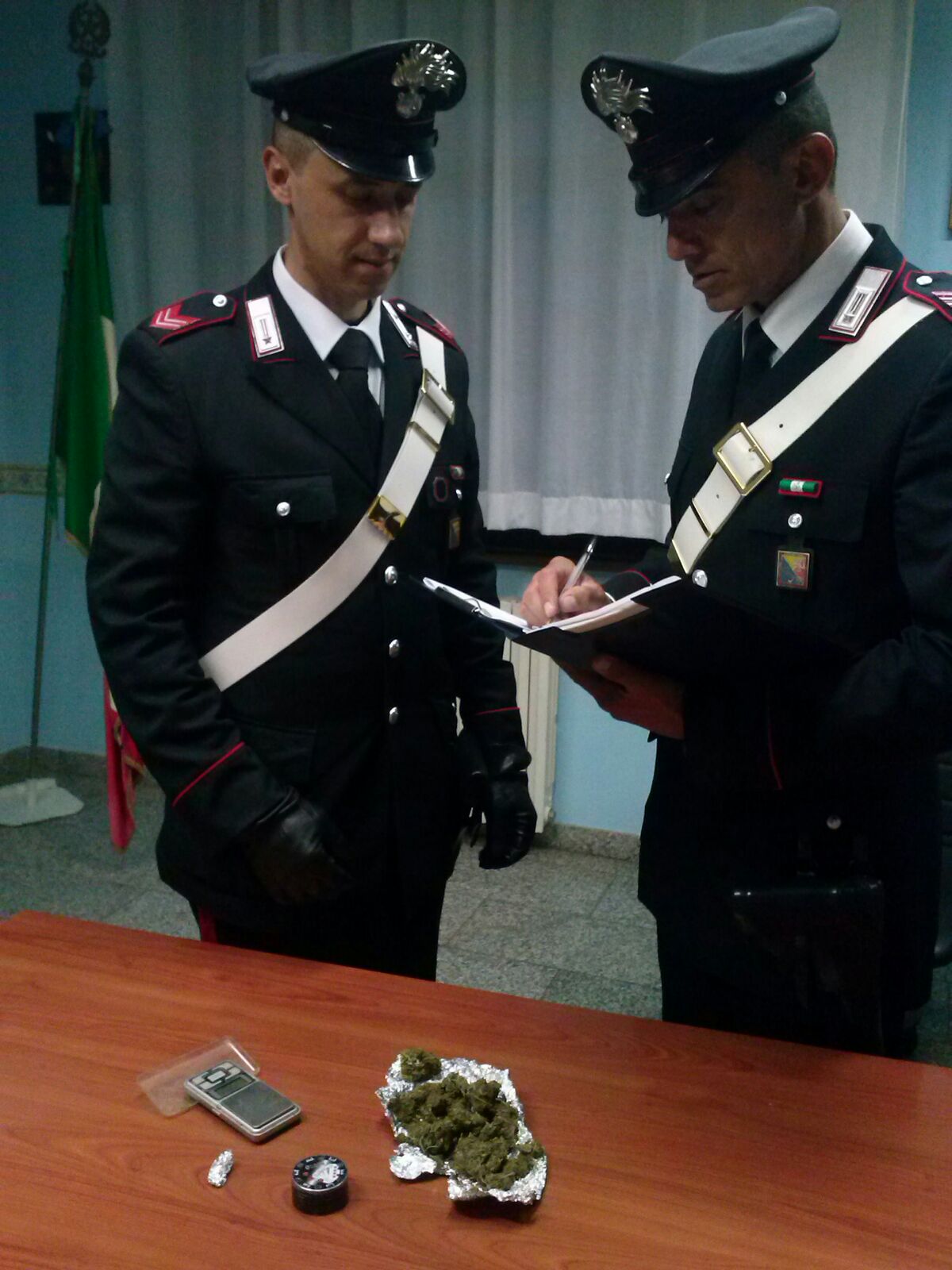 Floridia, trovato in possesso di marijuana: i Carabinieri arrestano un pregiudicato 35enne