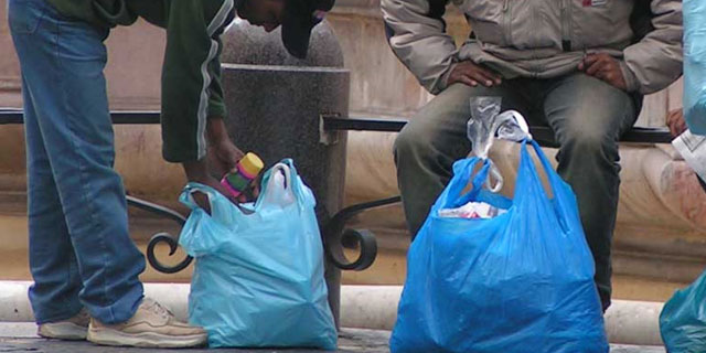 Catania, centro raccolta clandestino di migranti: fermati 13 somali