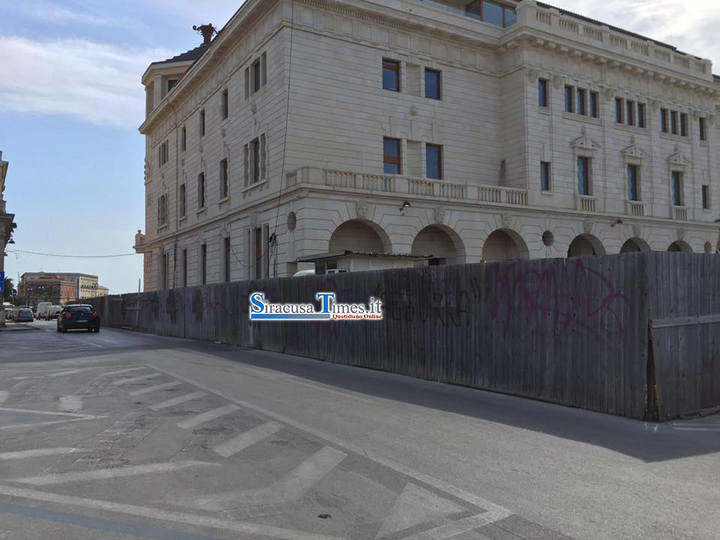 Siracusa, recinzione cantiere in via del Forte Casanova: il consiglio di quartiere Ortigia vuole la rimozione