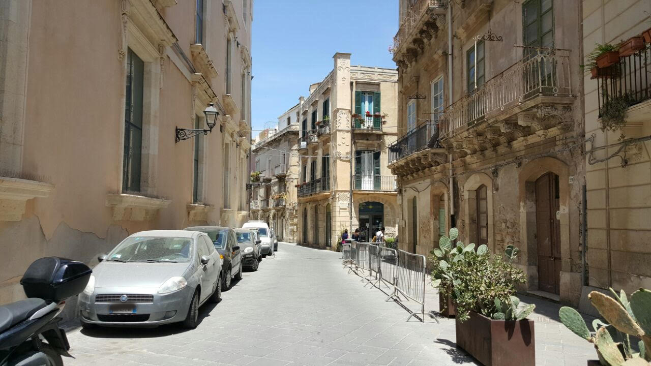 Siracusa. Nuova area pedonale in via della Giudecca