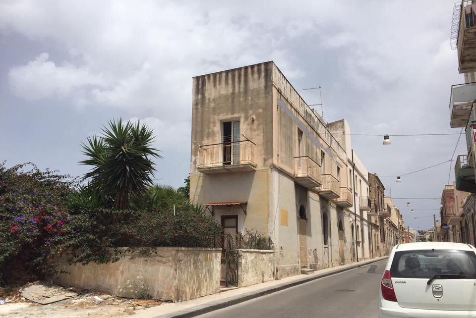 Siracusa, 39enne ritrovato senza vita in via Riviera Dionisio il Grande