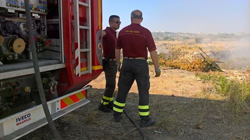 Melilli. Incendio in una discarica abusiva, il consigliere comunale Midolo, questa mattina dai Carabinieri