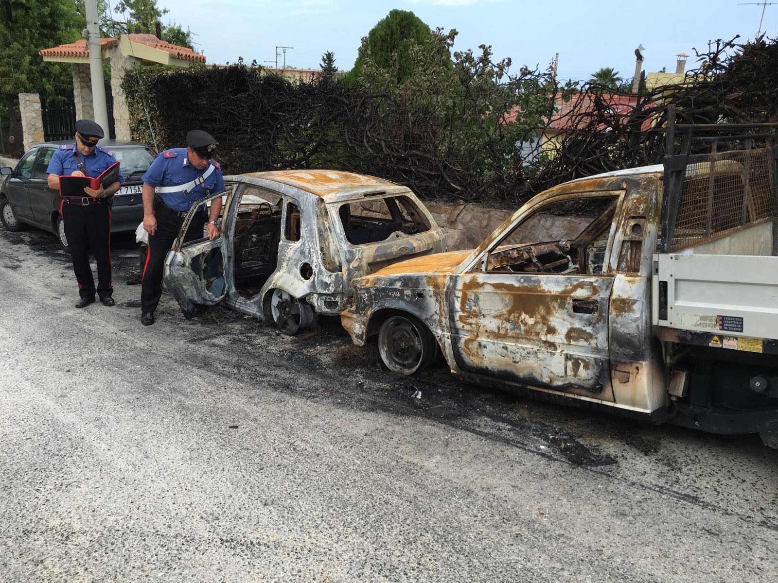 Priolo, incendiate tre auto in Contrada Talà. Indagano i Carabinieri