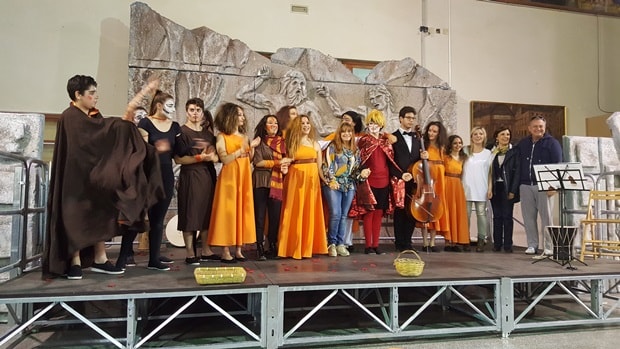 Palazzolo, Festival Internazionale Teatro classico dei giovani: gli studenti del “Corbino” in scena al Palazzo Comunale a causa del maltempo