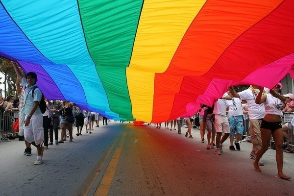 Palermo Pride: musica, colori e un minuto di silenzio per le vittime di Orlando