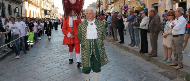 il corteo barocco di noto a Mazzarino siracusa times