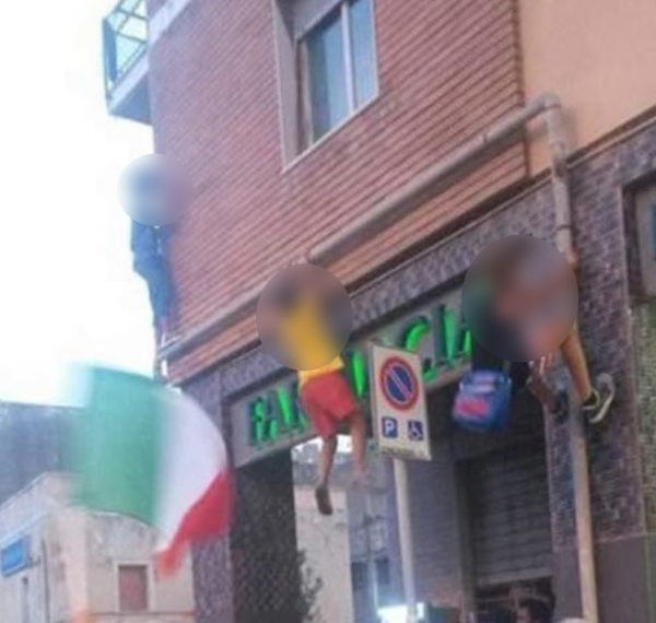Siracusa. Esultanza “pericolosa” in corso Gelone per Euro 2016. La foto dell’incoscienza diventa virale