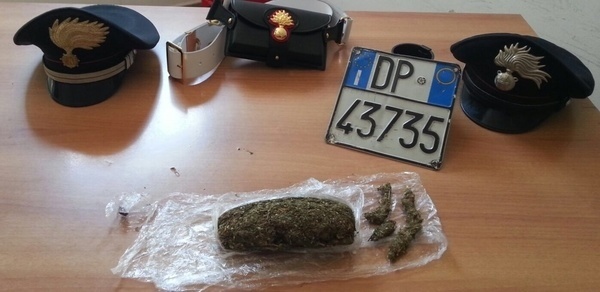 Lentini, la marijuana nascosta nell’armadio di casa: arrestato spacciatore
