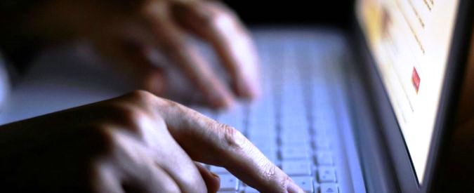 Pachino, perseguita due amiche conosciute in chat: denunciato un 27enne per atti persecutori