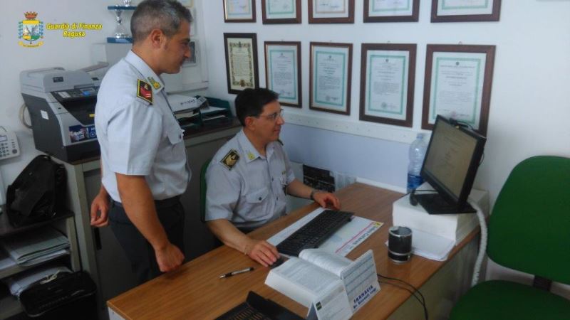 Evasione fiscale, la Finanza sequestra oltre 230 mila euro a una concessionaria auto