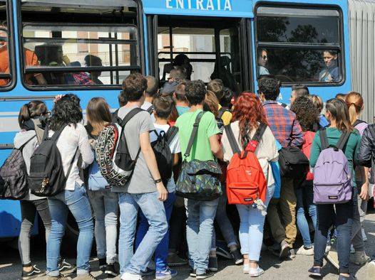 Ferla. Disponibili  le istanze per accedere al servizio di trasporto per gli studenti pendolari delle Scuole Secondarie per l’anno 2016/2017