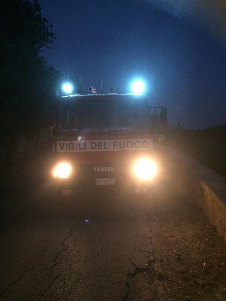 Ferla, emergenza roghi. Vietato il traffico veicolare lungo il vallone e la provinciale che conduce a Pantalica