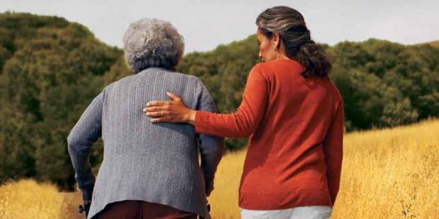 Siracusa, denunciata coppia di badanti: avevano rubato 50mila euro di oggetti ad un’anziana deceduta