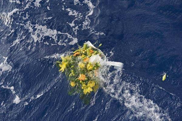 Naufragio Canale di Sicilia: nel Porto di Catania arrivano le salme delle 10 donne, insieme a 348 migranti